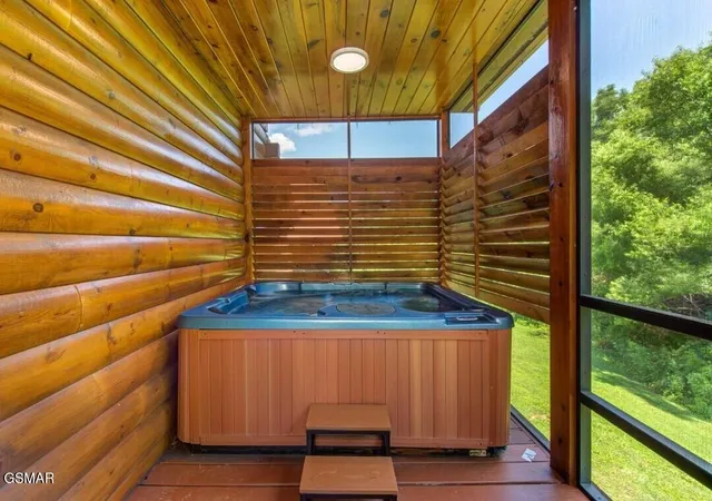 Photo 3 of Single family home for sale at 156 White Oak Resort Way, Gatlinburg, TN 37738 | MLS# 3270194 | Listing updated on 2026-09-19