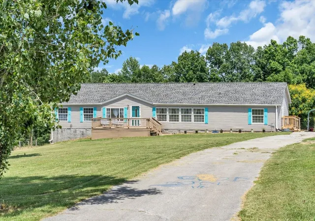 Homes for sale in Red Boiling Springs, TN | 2657 Oak Grove Rd, Red Boiling Springs, TN 37150 | MLS# 3239750