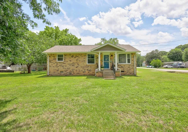 Photo 2 of Single family home for sale at 135 Irvin Rd, La Vergne, TN 37086 | MLS# 3239756 | Listing updated on 2026-09-20
