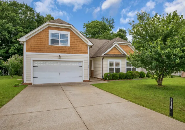 Homes for sale in Burns, TN | 214 Wyburn Pl, Burns, TN 37029 | MLS# 3246797
