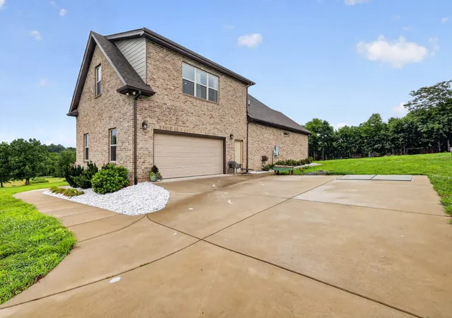 Homes for sale in Castalian Springs, TN | 1005 Hiltonwood Blvd, Castalian Springs, TN 37031 | MLS# 3239805