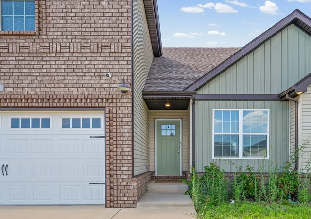 Homes for sale in Clarksville, TN | 386 Dugger Dr, Clarksville, TN 37042 | MLS# 3242350