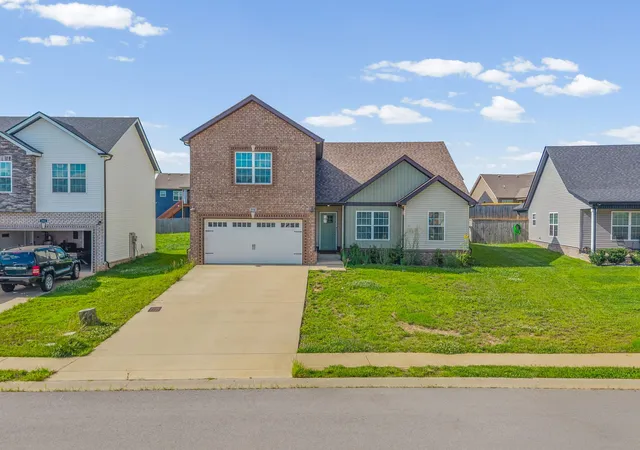 Homes for sale in Clarksville, TN | 386 Dugger Dr, Clarksville, TN 37042 | MLS# 3242350