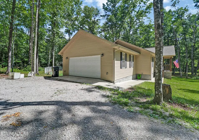 Photo 3 of Single family home for sale at 122 Jay Loop, Jamestown, TN 38556 | MLS# 3239835 | Listing updated on 2026-07-13
