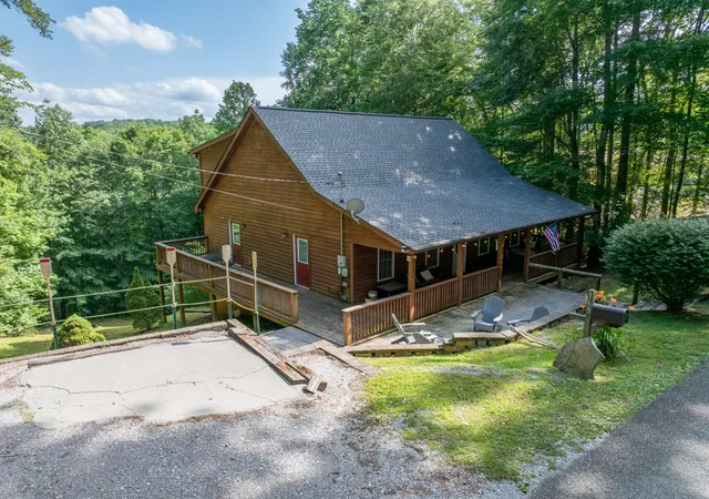 Homes for sale in Byrdstown, TN | 165 Kangaroo Ridge Rd, Byrdstown, TN 38549 | MLS# 3239841