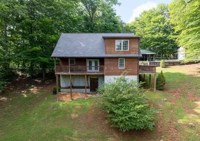 Homes for sale in Byrdstown, TN | 165 Kangaroo Ridge Rd, Byrdstown, TN 38549 | MLS# 3239841
