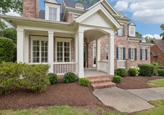 Photo 2 of Single family home for sale at 664 Ayrshire Cir, Franklin, TN 37064 | MLS# 3242149 | Listing updated on 2026-09-04