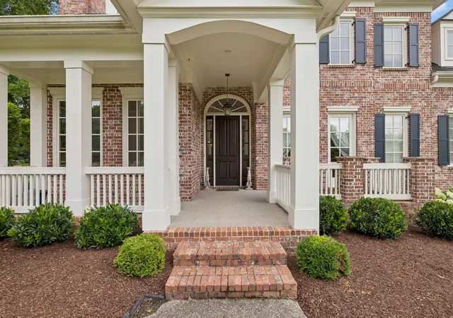 Photo 3 of Single family home for sale at 664 Ayrshire Cir, Franklin, TN 37064 | MLS# 3242149 | Listing updated on 2026-09-04