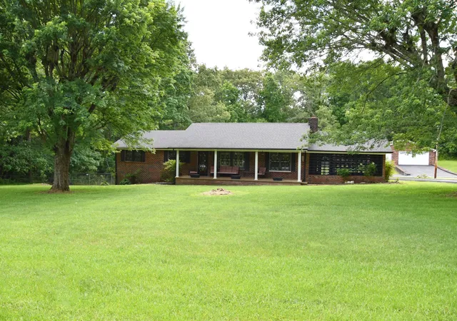 Homes for sale in Palmer, TN | 450 Main St, Palmer, TN 37365 | MLS# 3239889
