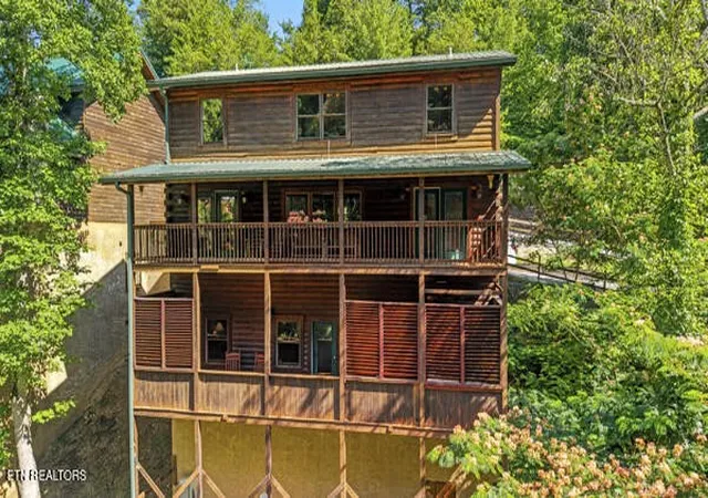 Photo 2 of Single family home for sale at 620 Chickasaw Gap Way, Pigeon Forge, TN 37863 | MLS# 3239922 | Listing updated on 2026-09-19