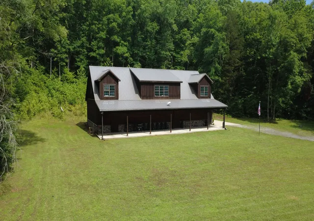 Homes for sale in Nunnelly, TN | 7075 Pinewood Rd, Nunnelly, TN 37137 | MLS# 3244486