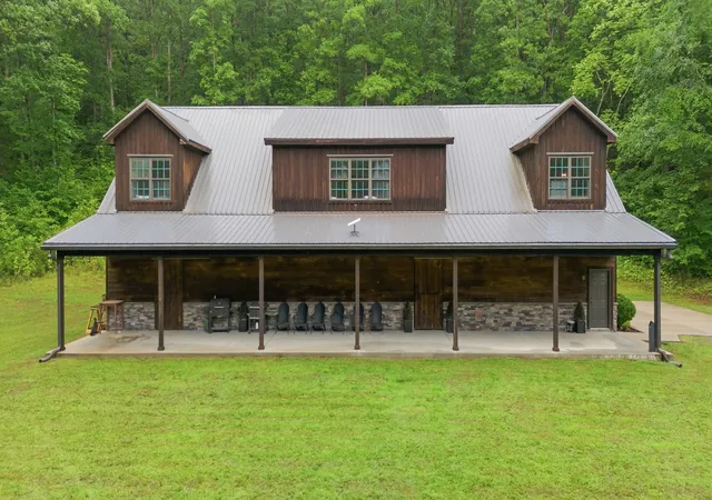 Homes for sale in Nunnelly, TN | 7075 Pinewood Rd, Nunnelly, TN 37137 | MLS# 3244486