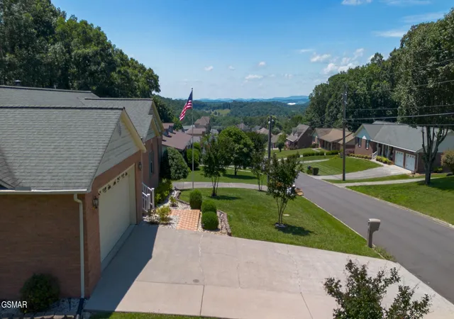 3rd image of 985 E Brentwood Dr, Morristown, TN 37814 | MLS# 3281429