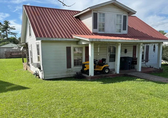 1st image of 301 Edgewood St, Lafayette, TN 37083 | MLS# 3242449