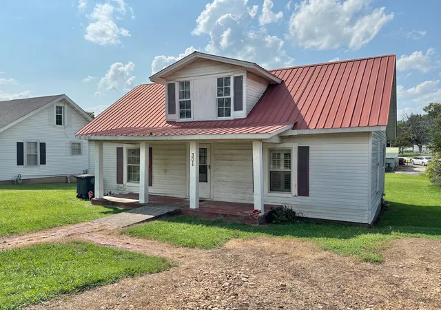 Photo 1 of Sale Pending at 301 Edgewood St, Lafayette, TN 37083 | MLS# 3242449 | Listing updated on 2026-08-19