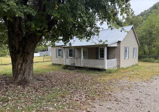 Photo 1 of Single family home for sale at 1611 Knob Crk Rd, Celina, TN 38551 | MLS# 3242184 | Listing updated on 2026-10-09