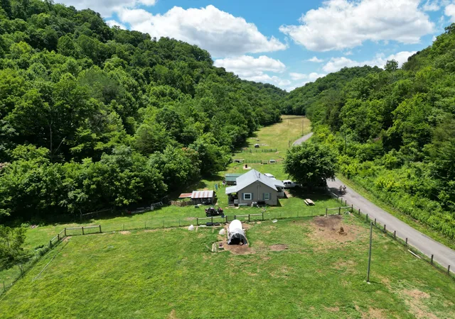 Homes for sale in Celina, TN | 1611 Knob Creek Rd, Celina, TN 38551 | MLS# 3242184