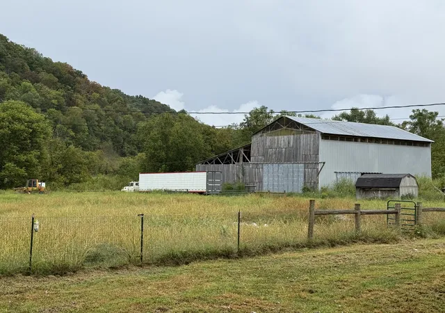 Photo 3 of Single family home for sale at 1611 Knob Crk Rd, Celina, TN 38551 | MLS# 3242184 | Listing updated on 2026-10-09
