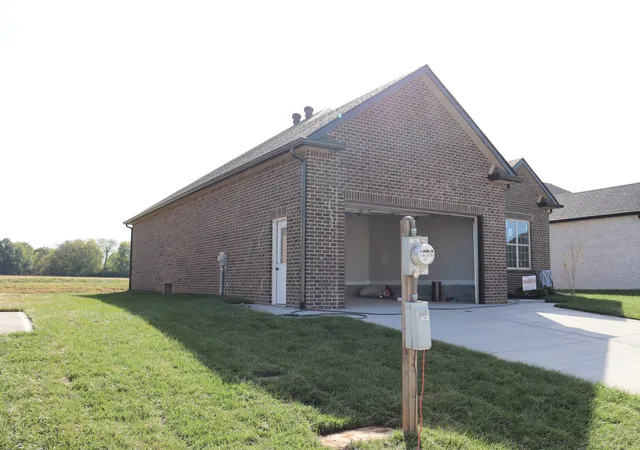 Photo 2 of Single family home for sale at 225 Harvest Moon Dr, Clarksville, TN 37043 | MLS# 3242422 | Listing updated on 2026-10-09