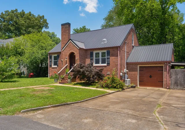 Photo 1 of Single family home for sale at 19 Kingston St, Chattanooga, TN 37415 | MLS# 3242296 | Listing updated on 2026-09-14
