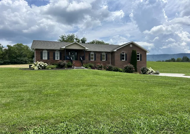 Homes for sale in Etowah, TN | 121 County Road 903, Etowah, TN 37331 | MLS# 3242378