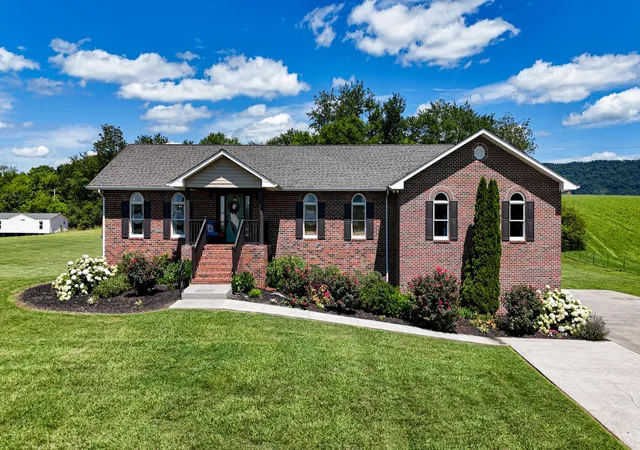 Homes for sale in Etowah, TN | 121 County Road 903, Etowah, TN 37331 | MLS# 3242378