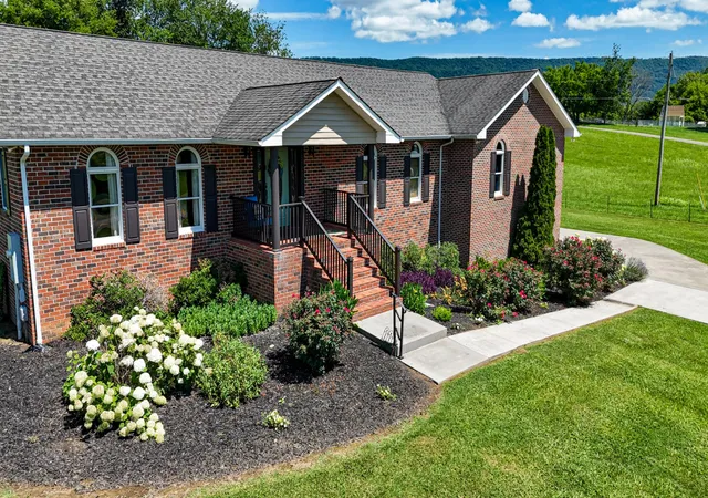 Homes for sale in Etowah, TN | 121 County Road 903, Etowah, TN 37331 | MLS# 3242378
