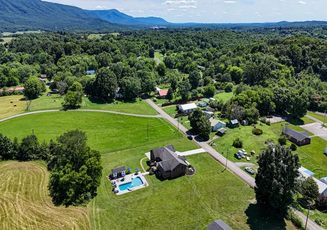 Homes for sale in Etowah, TN | 121 County Road 903, Etowah, TN 37331 | MLS# 3242378