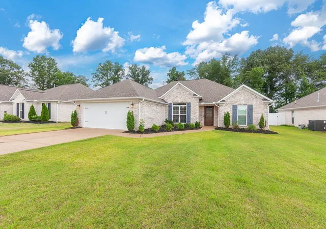 Homes for sale in Jackson, TN | 54 Golden Brooke Dr, Jackson, TN 38305 | MLS# 3242482