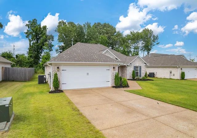 Homes for sale in Jackson, TN | 54 Golden Brooke Dr, Jackson, TN 38305 | MLS# 3242482