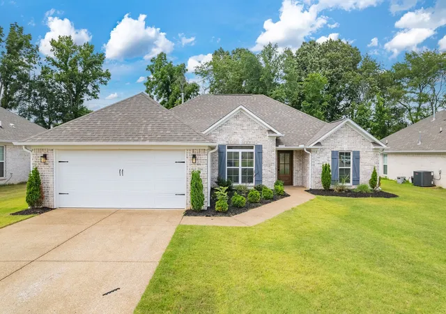 Homes for sale in Jackson, TN | 54 Golden Brooke Dr, Jackson, TN 38305 | MLS# 3242482