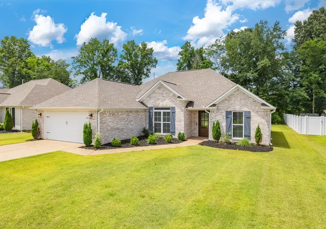 Homes for sale in Jackson, TN | 54 Golden Brooke Dr, Jackson, TN 38305 | MLS# 3242482
