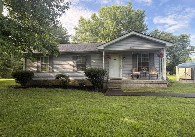 Homes for sale in Chapmansboro, TN | 1337 Oaklawn Rd, Chapmansboro, TN 37035 | MLS# 3242855