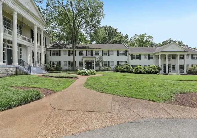 Photo 3 of Condo for sale at 434 Bowling Ave, Nashville, TN 37205 | MLS# 3242698 | Listing updated on 2026-09-03