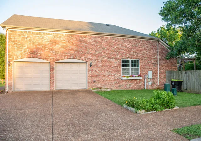 Photo 3 of Sale Pending at 8300 Trading Post Ct, Nashville, TN 37221 | MLS# 3242569 | Listing updated on 2026-08-26