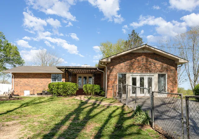Photo 3 of Single family home for sale at 1075 Batson Ml Rd, Charlotte, TN 37036 | MLS# 3255500 | Listing updated on 2026-08-19