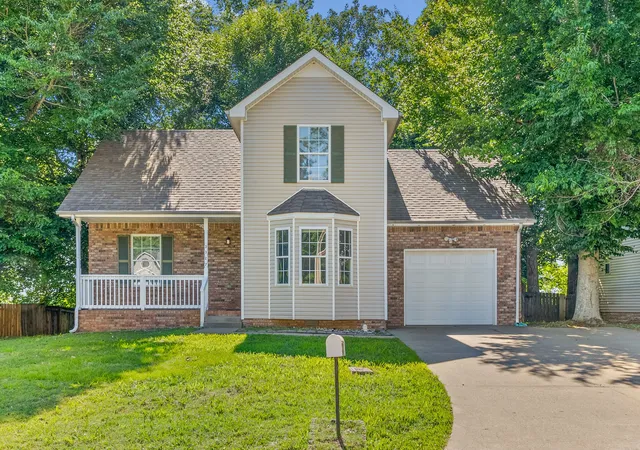 Photo 1 of Single family home for sale at 3327 S Senseney Cir, Clarksville, TN 37042 | MLS# 3245379 | Listing updated on 2026-07-18