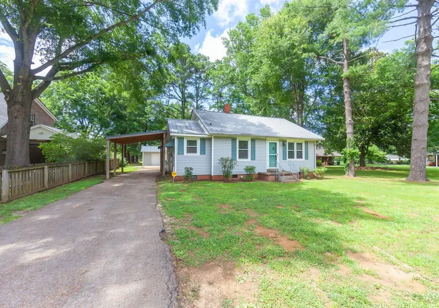 Homes for sale in Jackson, TN | 371 Bolivar Hwy, Jackson, TN 38301 | MLS# 3244009