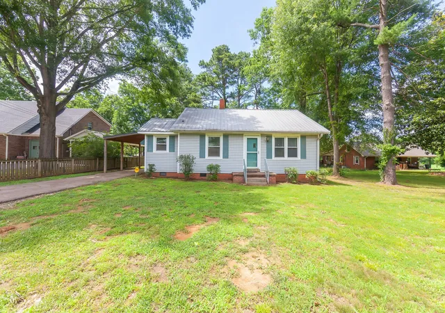 Homes for sale in Jackson, TN | 371 Bolivar Hwy, Jackson, TN 38301 | MLS# 3244009