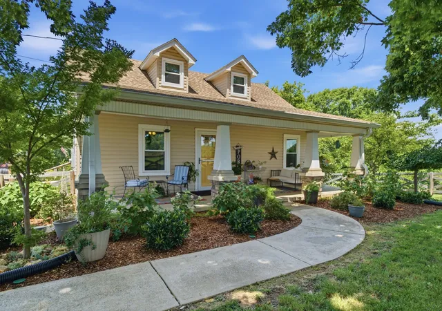 1st image of 1300 Oak Grove Rd, Dickson, TN 37055 | MLS# 3243790