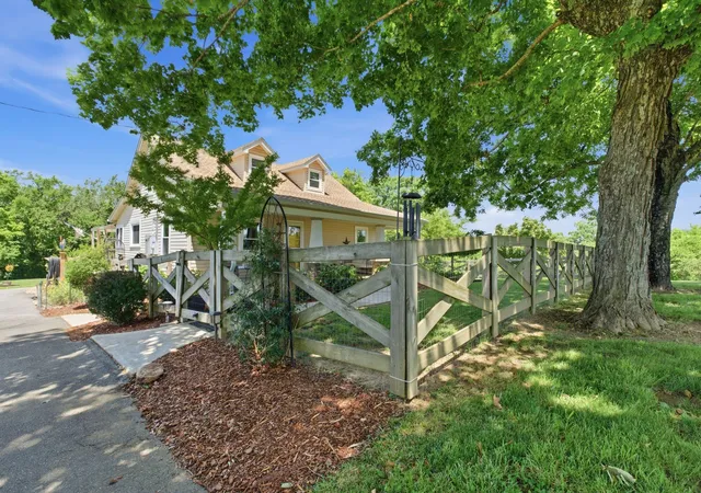 2nd image of 1300 Oak Grove Rd, Dickson, TN 37055 | MLS# 3243790
