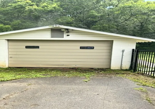 Homes for sale in Lawrenceburg, TN | 617 Fall River Rd, Lawrenceburg, TN 38464 | MLS# 3242922