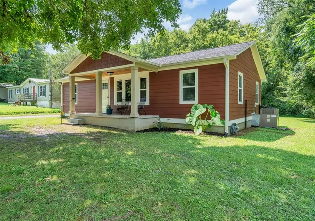 4th image of 617 Fall River Rd, Lawrenceburg, TN 38464 | MLS# 3242922