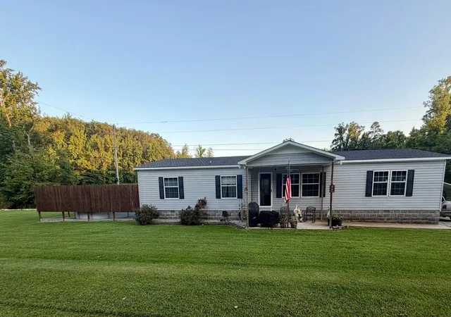 1st image of 1881 Clifton Tpke, Waynesboro, TN 38485 | MLS# 3242859