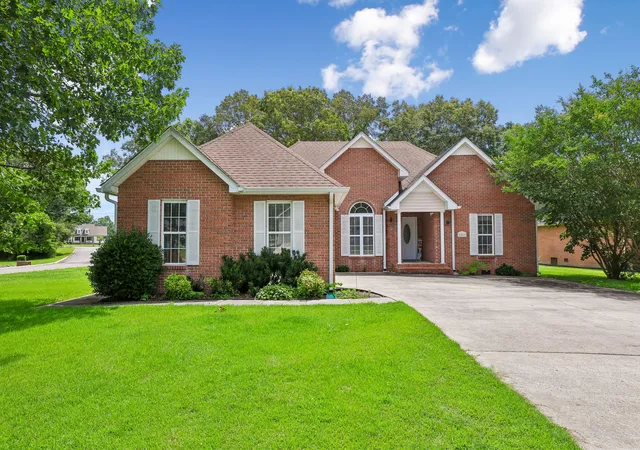Homes for sale in Tullahoma, TN | 201 Jennings Cir, Tullahoma, TN 37388 | MLS# 3244030