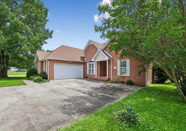 Homes for sale in Tullahoma, TN | 201 Jennings Cir, Tullahoma, TN 37388 | MLS# 3244030