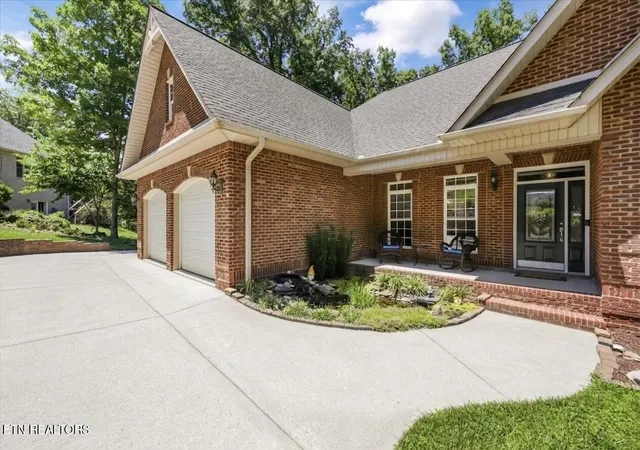 Photo 4 of Single family home for sale at 103 Winchester Cir, Oak Ridge, TN 37830 | MLS# 3317265 | Listing updated on 2026-10-02
