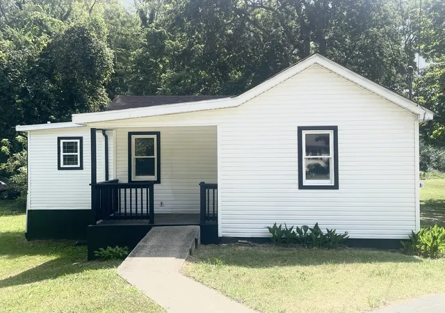 Homes for sale in Clarksville, TN | 124 Edmondson Ferry Rd, Clarksville, TN 37040 | MLS# 3246512