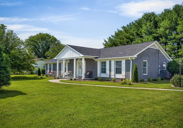 Photo 4 of Single family home for sale at 212 Oakland Dr, Sparta, TN 38583 | MLS# 3242962 | Listing updated on 2026-08-11