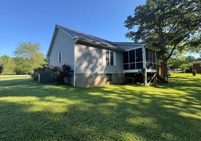 Homes for sale in Camden, TN | 381 Longview Dr, Camden, TN 38320 | MLS# 3243030